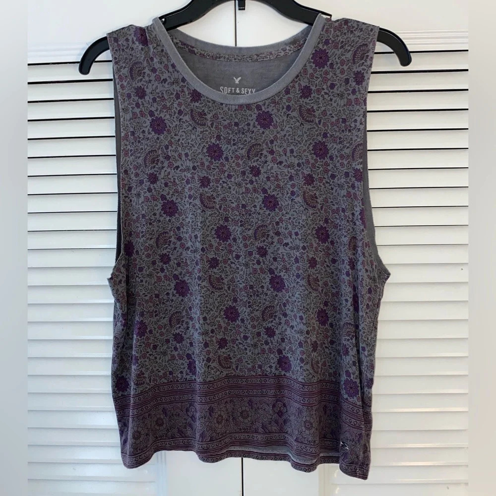 AMERICAN EAGLE Soft & Sexy Grey Floral Tank